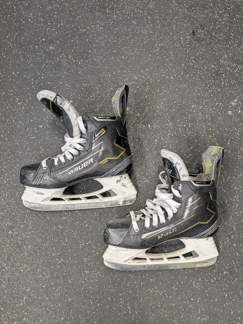 Vist Large View of Product Image Which is Used Bauer M40 Senior Hockey Skate Senior 8.5