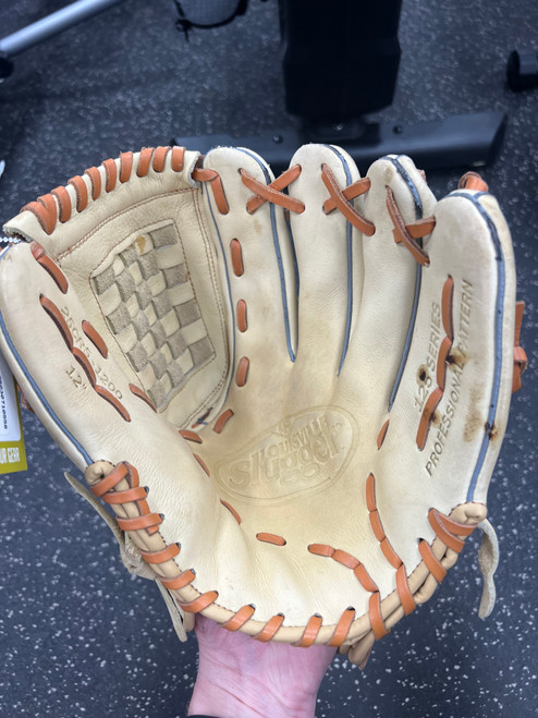 Vist Large View of Product Image Which is Used Louisville Slugger 25CR5-1200 BB/SB Glove RH Throw Brown 12"