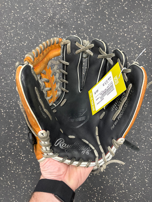 Vist Large View of Product Image Which is Used Rawlings R9115U-4BT BB/SB Glove RH Throw Black 11 1/2"