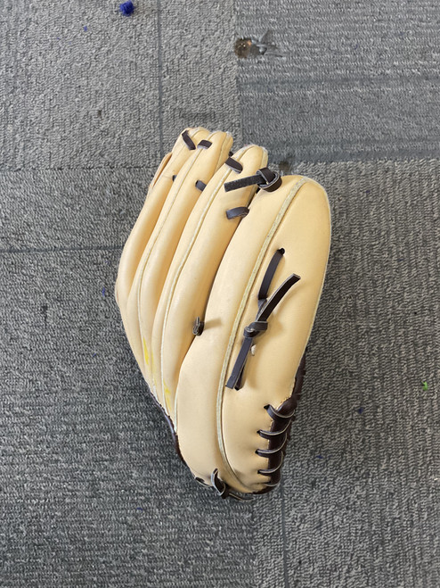 Vist Large View of Product Image Which is Used Franklin FIELDMASTER SERIES BB/SB Glove LH Throw Tan 10 1/2"