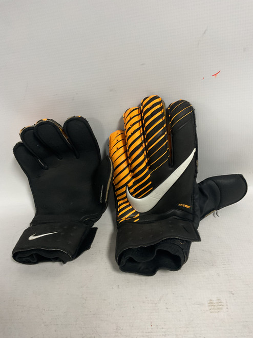 Vist Large View of Product Image Which is Used Nike VAPOR GRIP3 Soccer Goalie Gloves Black And Orange 10