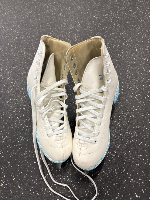 Vist Large View of Product Image Which is Used American Athletic DANCING ON ICE WomensFigure Skate White Senior 6