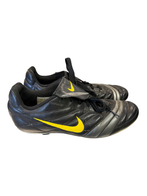 Vist Large View of Product Image Which is Soccer cleats