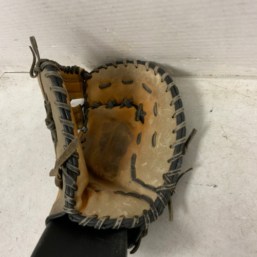 Vist Large View of Product Image Which is Used Easton PRO LEATHER BB/SB First Base RH Throw Brown 11"