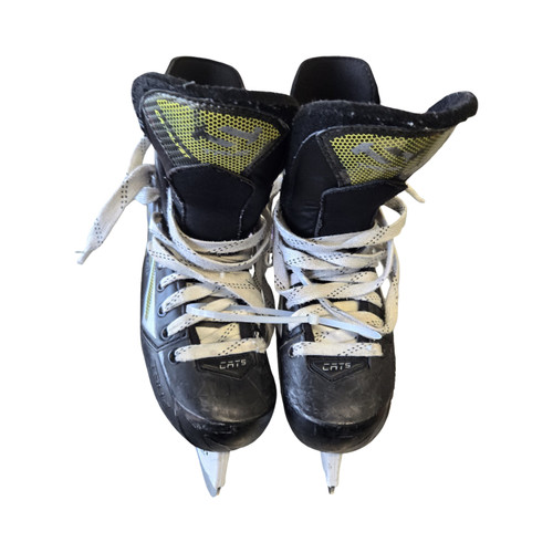 Vist Large View of Product Image Which is Used True CATALYST CAT5 SZ5 HOCKEY SKATES Intermediate Hockey Skate Intermediate 5.0