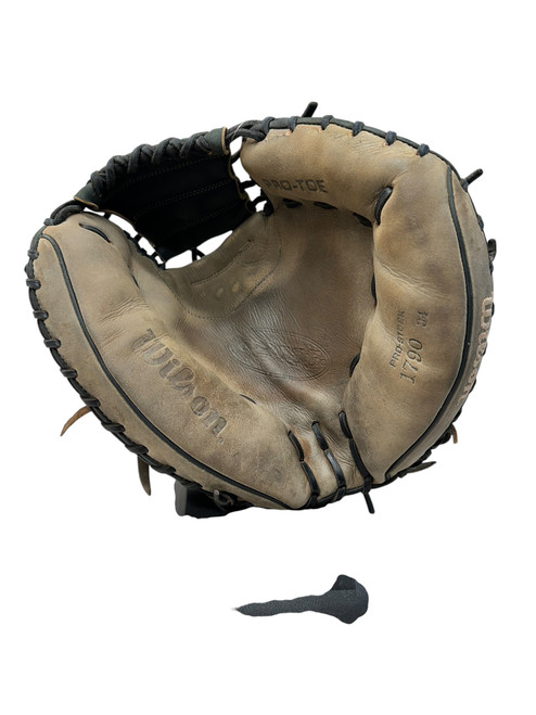 Vist Large View of Product Image Which is Used Wilson 1790 BB/SB Catchers RH Throw Black And Grey 34"