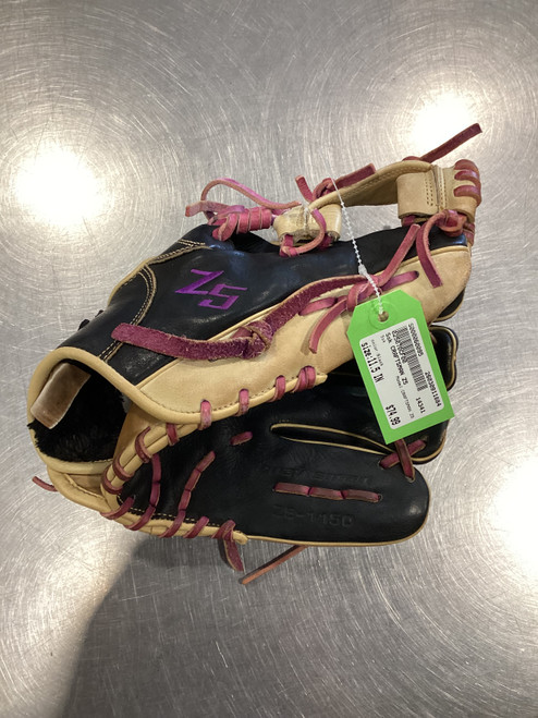 Vist Large View of Product Image Which is Used Ssk CRAFTSMAN Z5 BB/SB Glove RH Throw Black 11 1/2"