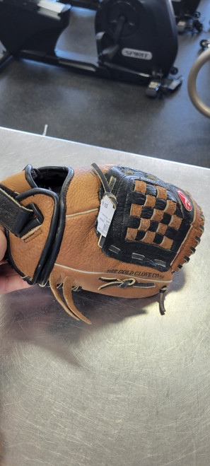 Vist Large View of Product Image Which is Used Rawlings RBG224BFR 11 BB/SB Glove RH Throw Brown 11"
