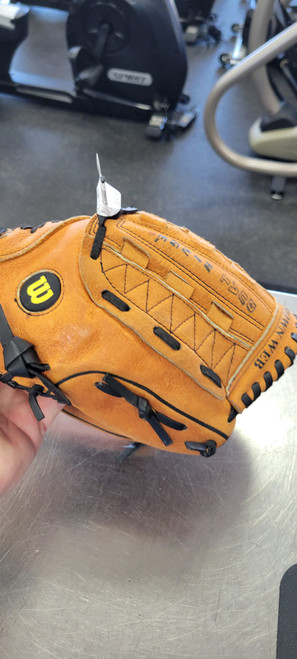 Vist Large View of Product Image Which is Used Wilson PRO 450 BB/SB Glove RH Throw None 11"