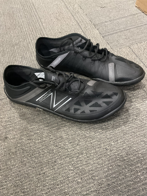 Vist Large View of Product Image Which is Used New Balance MINIMUS Soccer Indoor Shoes Black Senior 10.5