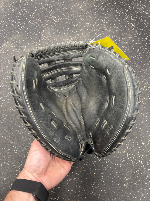 Vist Large View of Product Image Which is Used Mizuno PROSPECT GXS 102 BB/SB Catchers RH Throw Black 32"