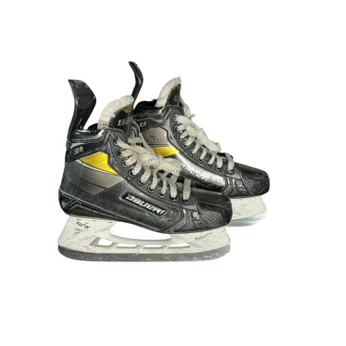 Vist Large View of Product Image Which is Used Bauer 3SPRO Intermediate Hockey Skate Intermediate 5.5