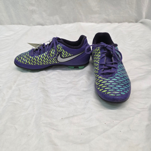 Vist Large View of Product Image Which is Used Nike MAGISTA Soccer Cleats Purple Junior 01