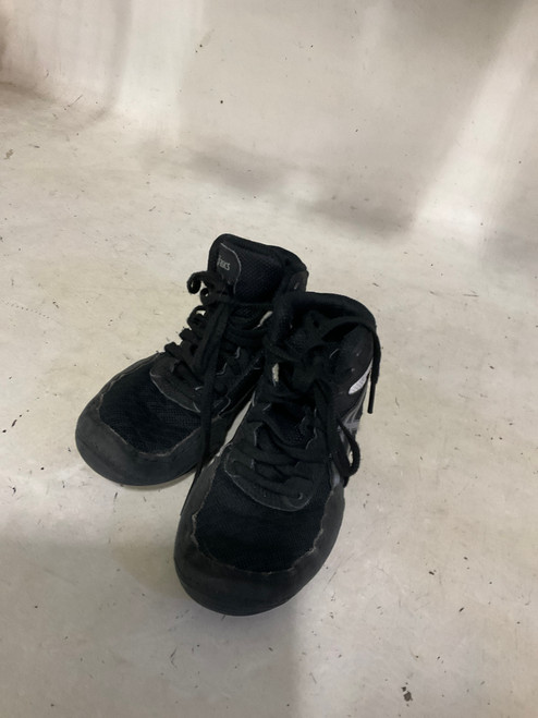 Vist Large View of Product Image Which is Used Asics Boxing Shoes Black Youth 11.0