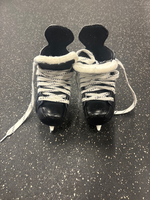 Vist Large View of Product Image Which is Used Bauer SUPREME 140 Youth Hockey Skate Youth 09.0