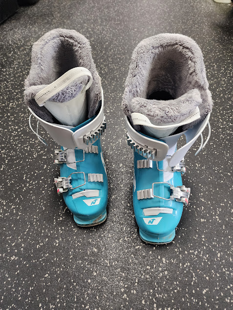 Vist Large View of Product Image Which is Used Nordica SPEED MACHINE 3 Girls Snowboard Boots Carolina Blue Junior 05.5