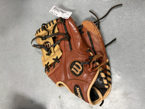 Vist Large View of Product Image Which is Used Wilson A550 BB/SB Glove RH Throw Brown 11"
