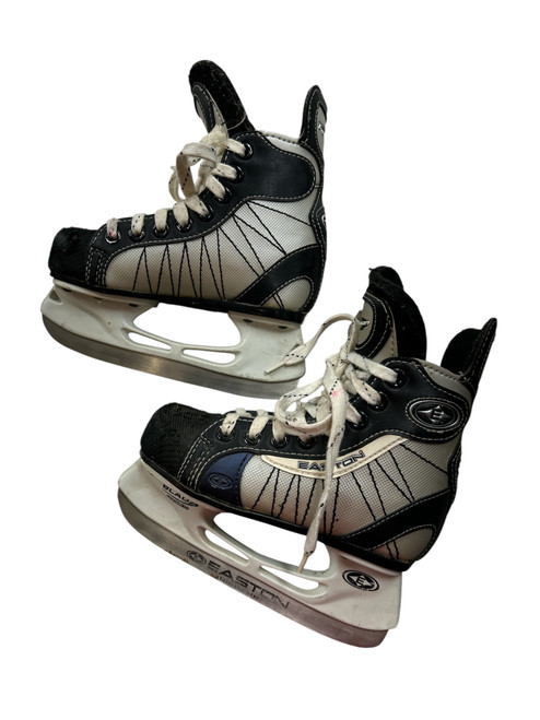 Vist Large View of Product Image Which is Used Easton TYPHOON SKATES Y10 Youth Hockey Skate Youth 10.0