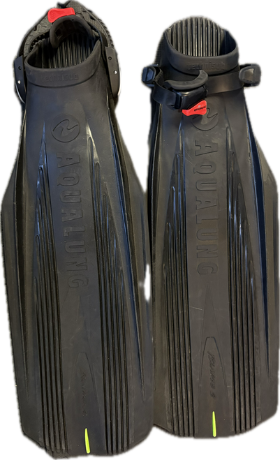 Vist Large View of Product Image Which is Used Aqua Lung Underwater Fins Black XL