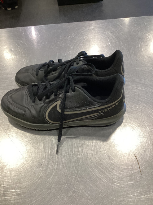 Vist Large View of Product Image Which is Used Nike Soccer Indoor Shoes Black Junior 03.5