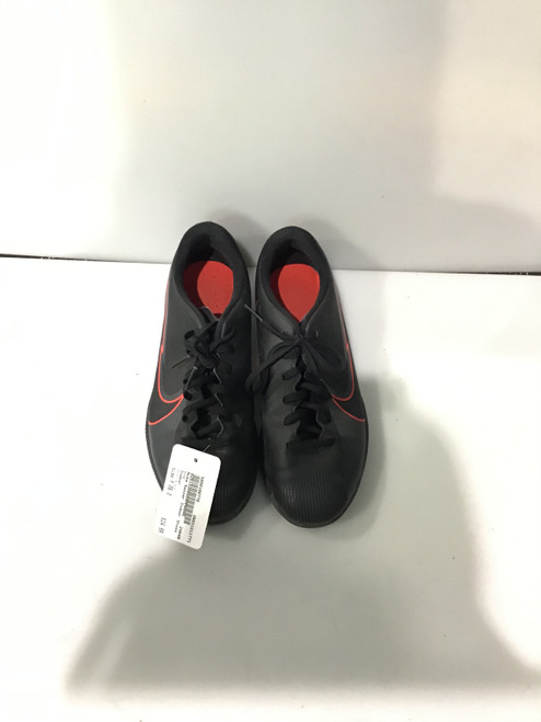 Vist Large View of Product Image Which is Used Nike Soccer Indoor Shoes Black Youth 06.0