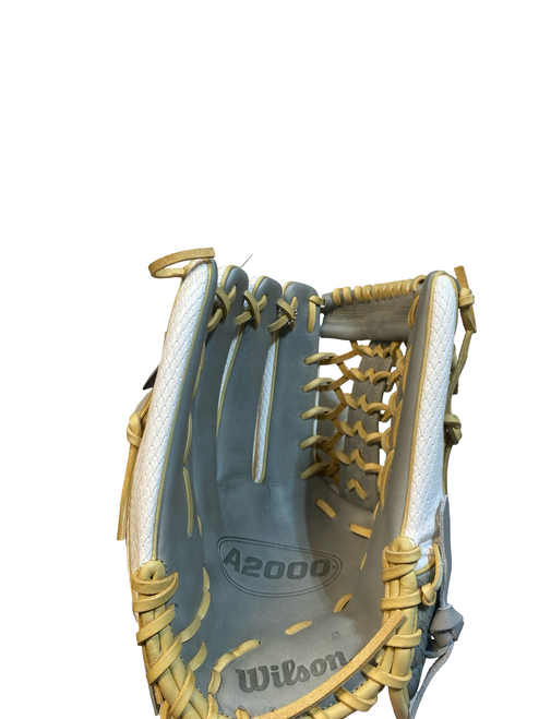Vist Large View of Product Image Which is Used Wilson A2000 T125 BB/SB Glove LH Throw White 12 1/2"