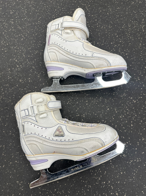 Vist Large View of Product Image Which is Used Jackson SOFTEC Girls Softboot Skate White Junior 04