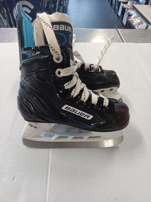 Vist Large View of Product Image Which is Used Bauer XLP Youth Hockey Skate Youth 08.0