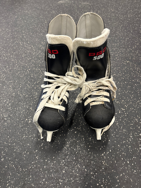 Vist Large View of Product Image Which is Used CCM PRO 500 Junior Hockey Skate Junior 03