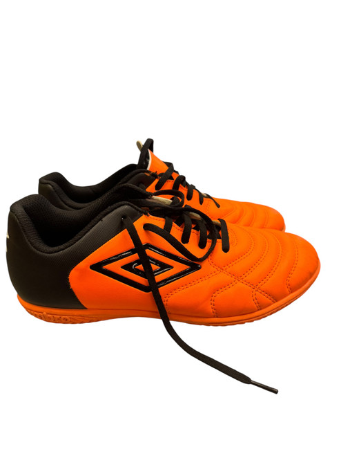 Vist Large View of Product Image Which is Used Umbro Soccer Indoor Shoes Orange Senior 7