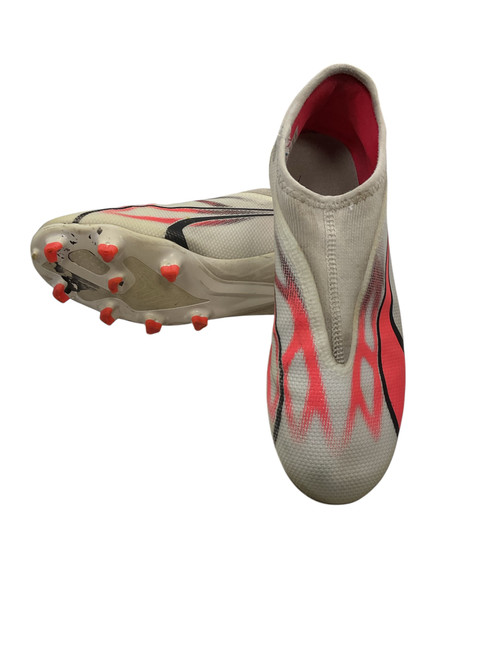 Vist Large View of Product Image Which is Used Puma ULTRA Soccer Cleats White Junior 05