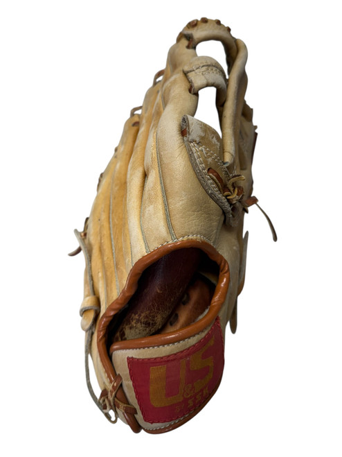 Vist Large View of Product Image Which is Used DIMPLE BB/SB Glove RH Throw Brown 12"