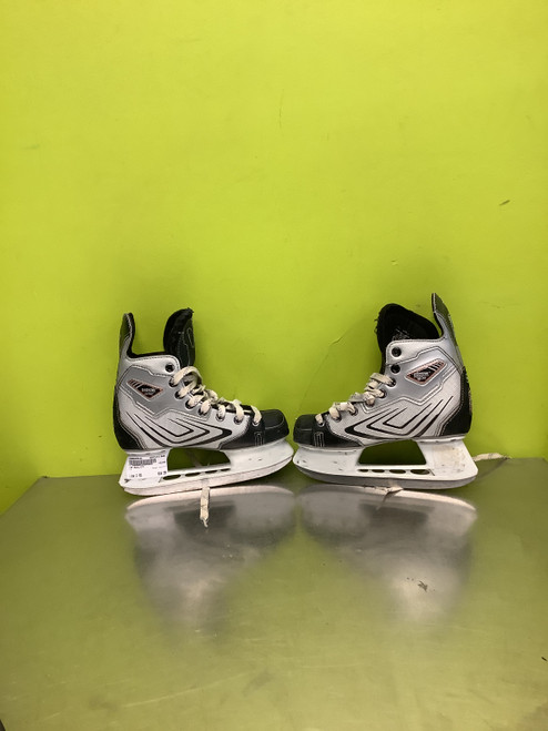 Vist Large View of Product Image Which is Used CCM AGILITY Junior Hockey Skate Junior 03