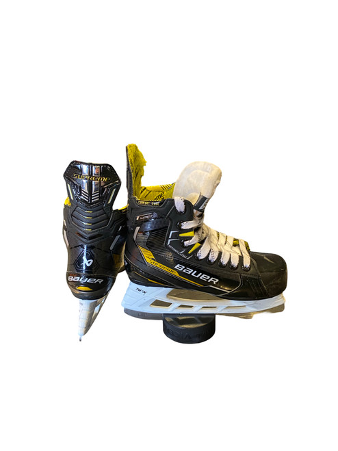Vist Large View of Product Image Which is Used Bauer SUPREME MATRIX Youth Hockey Skate Youth 13.5