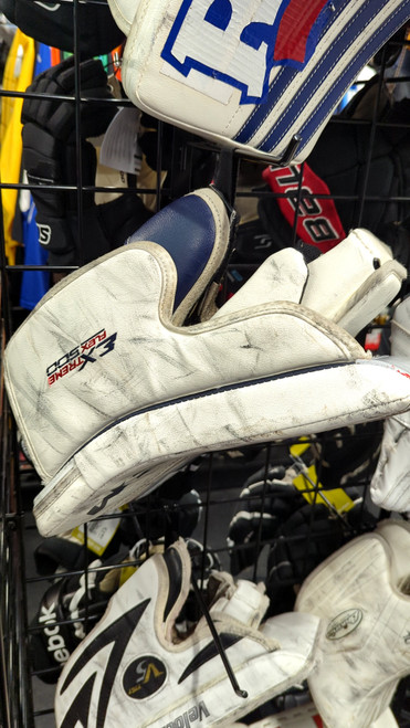 Vist Large View of Product Image Which is Used CCM EXTREME 5000 Junior Goalie Blocker White