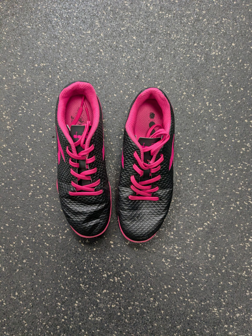 Vist Large View of Product Image Which is Used Diadora Soccer Indoor Shoes Pink Junior 02