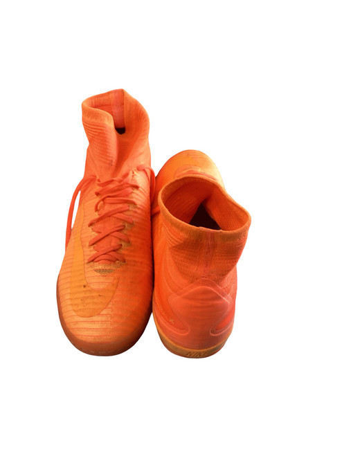 Vist Large View of Product Image Which is Used Nike Soccer Indoor Shoes Orange Senior 9