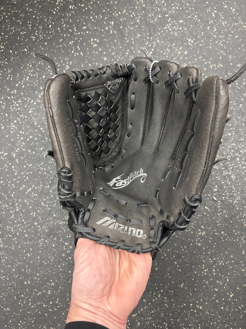 Vist Large View of Product Image Which is Used Mizuno GPP 1105 BB/SB Glove RH Throw Black 11"