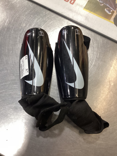 Vist Large View of Product Image Which is Used Nike CHARGE SHIN GUARDS Soccer Shin Guards Junior Black MD
