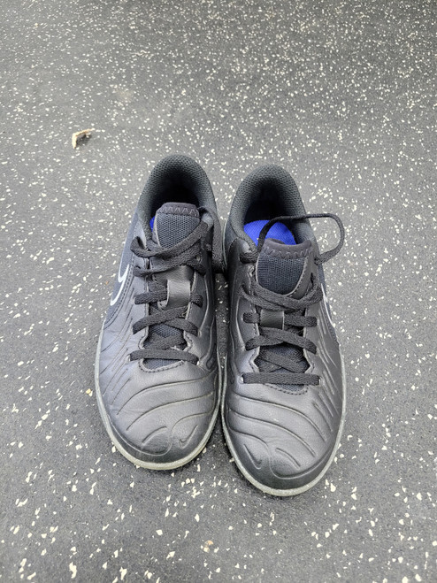 Vist Large View of Product Image Which is Used Nike TIEMPO LEGEND 10 Soccer Indoor Shoes Black Junior 01