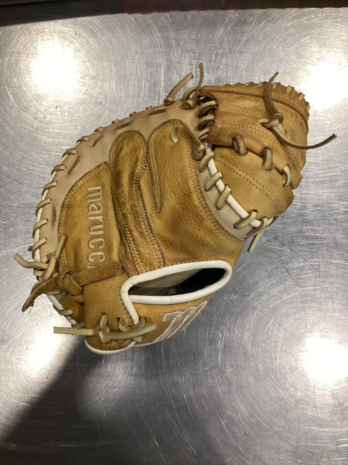 Vist Large View of Product Image Which is Used Marucci ACADIA SERIES BB/SB Catchers RH Throw Brown 32"