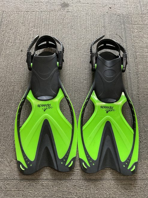 Vist Large View of Product Image Which is Used Speedo DIVE FINS Underwater Fins Green S/M