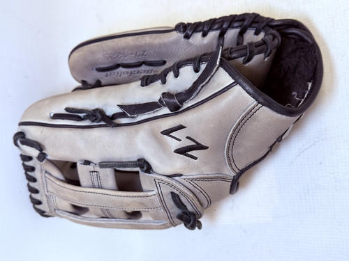 Vist Large View of Product Image Which is Used Ssk Z7 SPECIALIST BB/SB Glove RH Throw Grey 12 1/4"