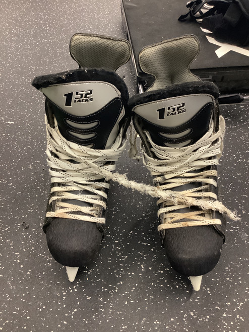Vist Large View of Product Image Which is Used CCM 152 Senior Hockey Skate Senior 10