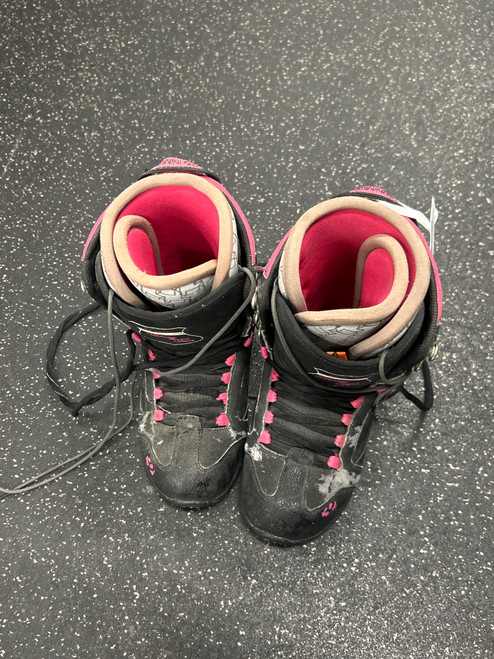 Vist Large View of Product Image Which is Used ThirtyTwo PRION Womens Snowboard Boots Black Senior 9