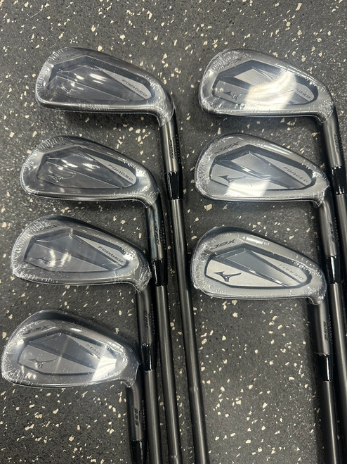 Vist Large View of Product Image Which is NEW Mizuno JPX 925 FORGED BLACK Mens Iron Set RH 4I-PW