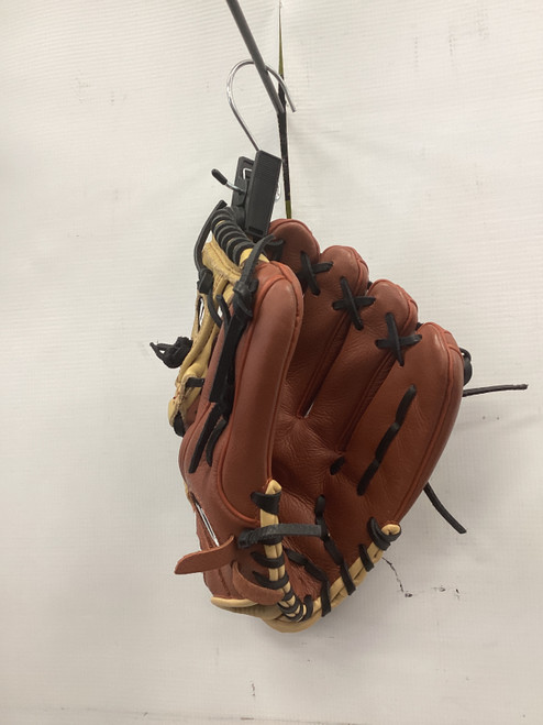 Vist Large View of Product Image Which is Used Wilson A550 BB/SB Glove RH Throw Brown 11"