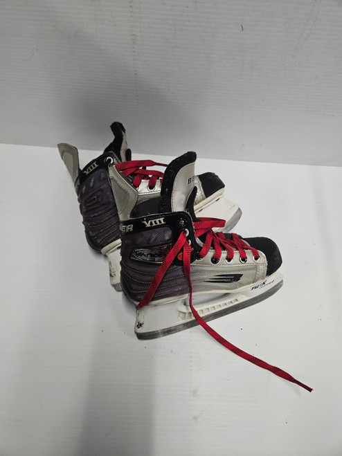 Vist Large View of Product Image Which is Used Bauer VAPOR VIII Junior Hockey Skate Junior 01.5