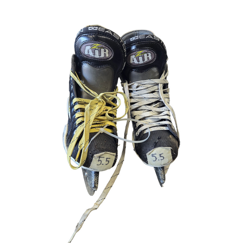 Vist Large View of Product Image Which is Used Easton AIR SKATES 5.5 Junior Hockey Skate Junior 05.5