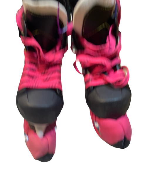 Vist Large View of Product Image Which is Used CCM 9040 TACKS Youth Hockey Skate Youth 13.0